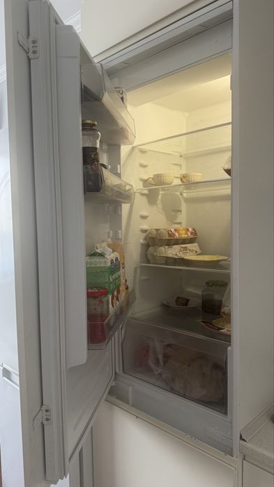 Холодильник встраиваемый