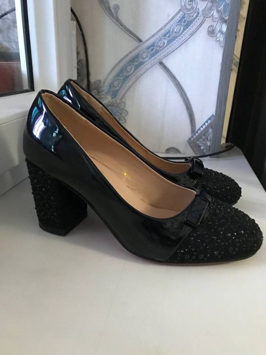 Ayollar tuflisi sotiladi