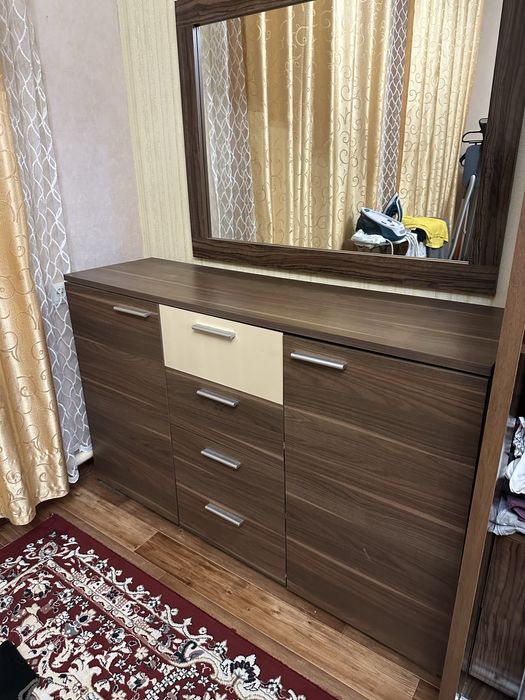 Комод с зеркалом