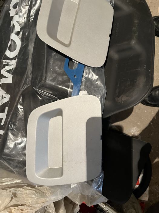 Продам заглушки в передний бампер б/у