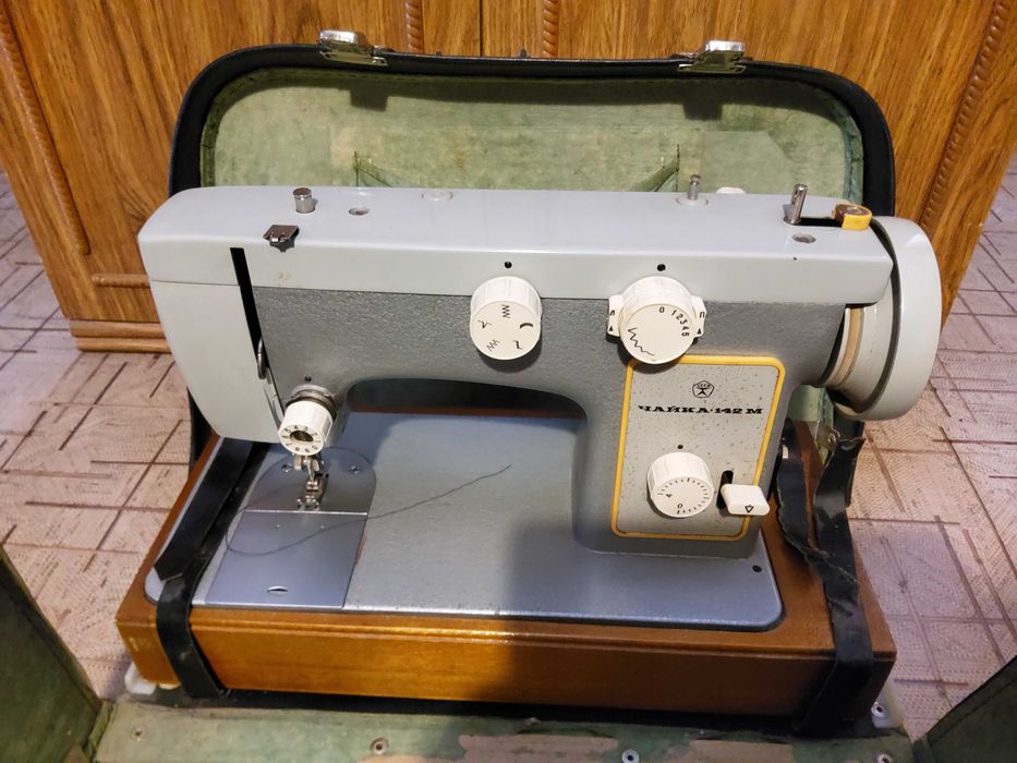 Швейная машинка Чайка 142М