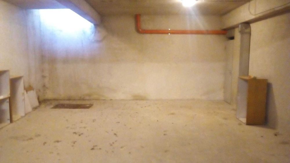 Дава се под наем Гараж / Паркомясто в София, Студентски град - 53 кв.м за 178.5 € - Снимка #1