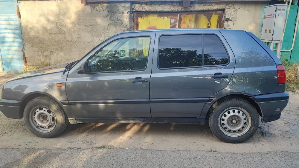 Машина гольф1992 года