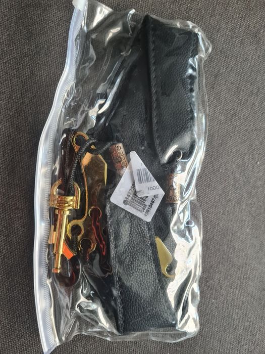 Луксозна каишка БЯЛА и ЧЕРНА за саксофон,кларинет,бузуки