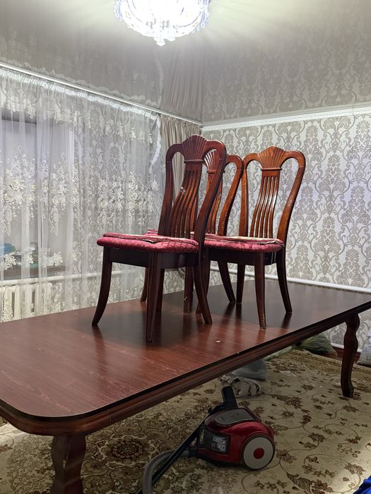 Стол стульясымен сатылады