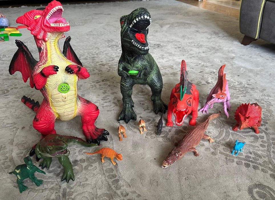 Динозавры  игрушки