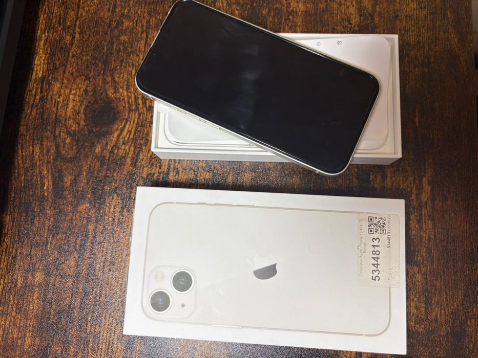 IPhone 13 white.