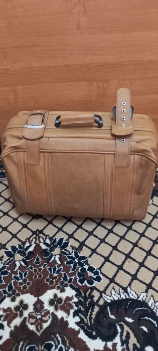 Натуральный кожаный чемодан