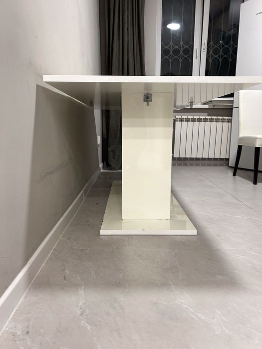 Стол белый обеденный