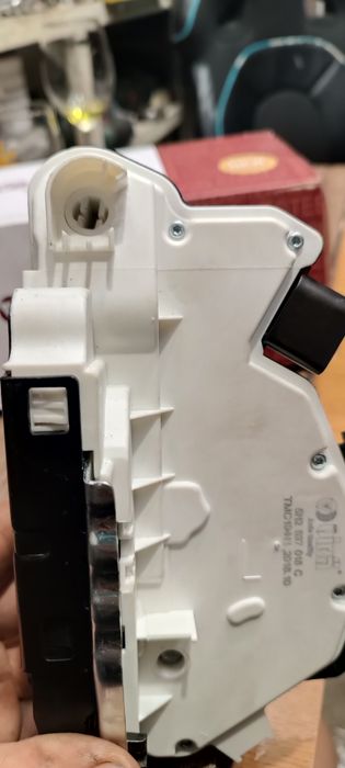 Чисто нова предна дясна брава за volkswagen passat CC skoda и seat.