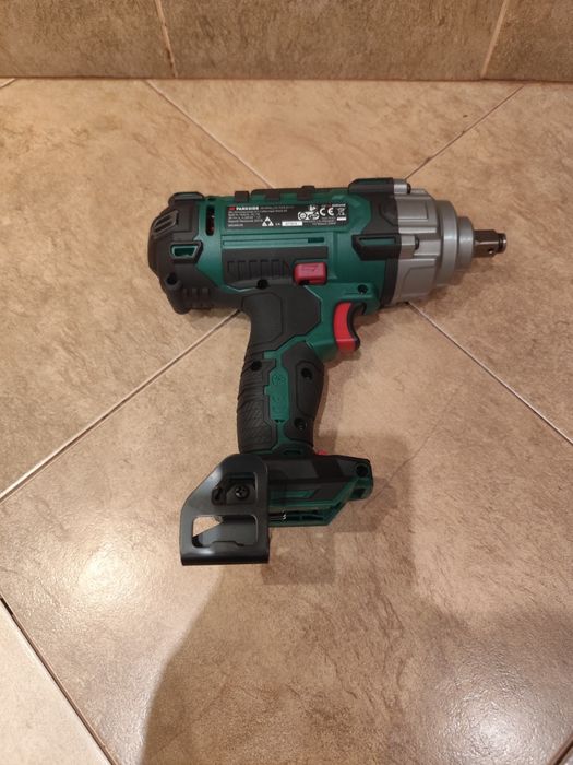 Акумулаторен ударен гайковерт Парксайд