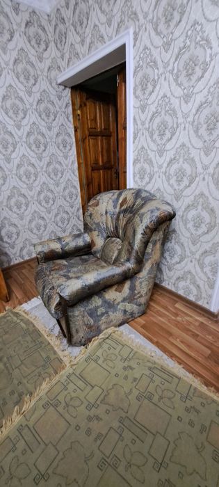 Диван с двумя креслами