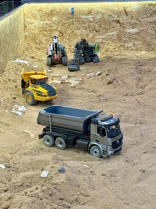 Экскаватор на радиоуправлении