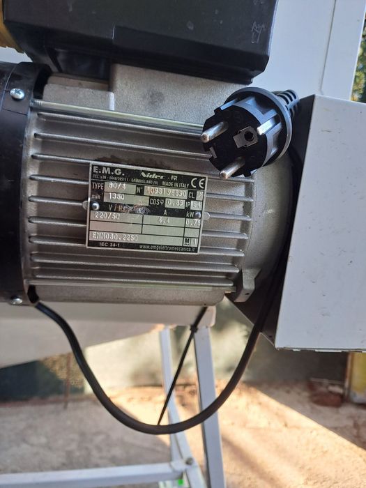 Машина за мелене на грозде