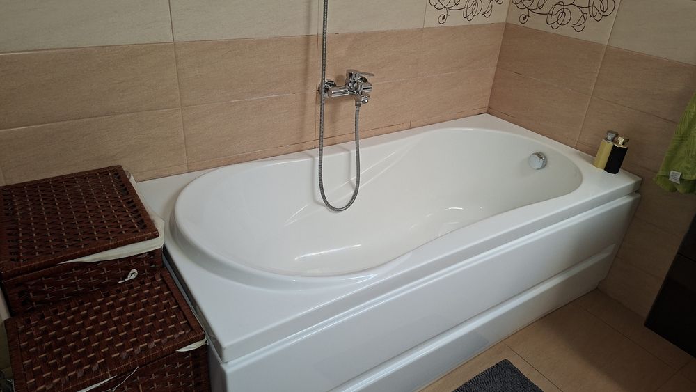 OCAZIE URGENT ! Cada dreptunghiulara din acril cu masca 170x80x55 cm