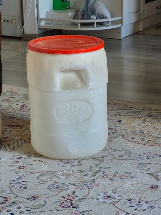 Бочонок для воды, банки