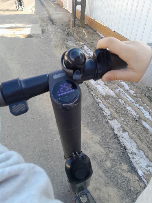 Trotinete perfect funcțională cu două baterii viteză maximă 25 la oră