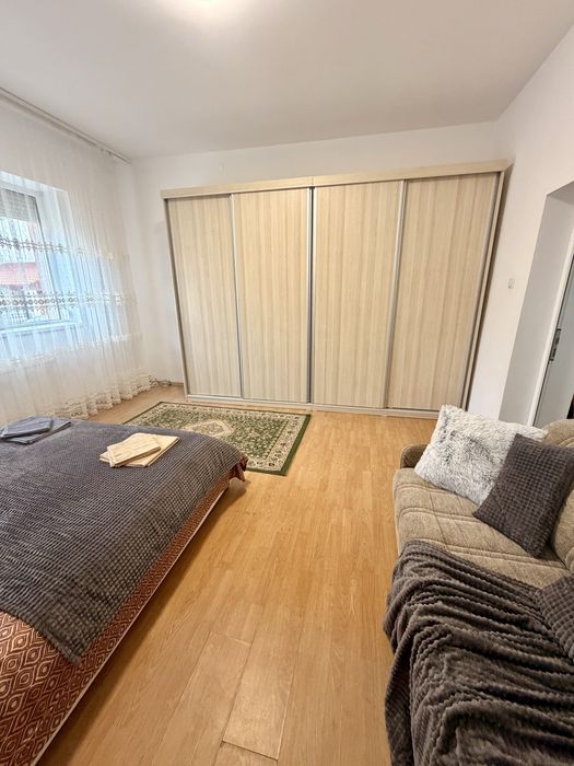 Inchiriez casa zona centrală!
