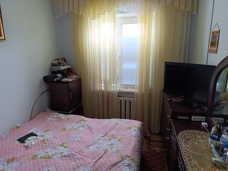 Продаётся трёхкомнатная квартира в центре города Джизак