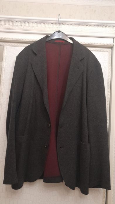 Продаются мужские пиджаки