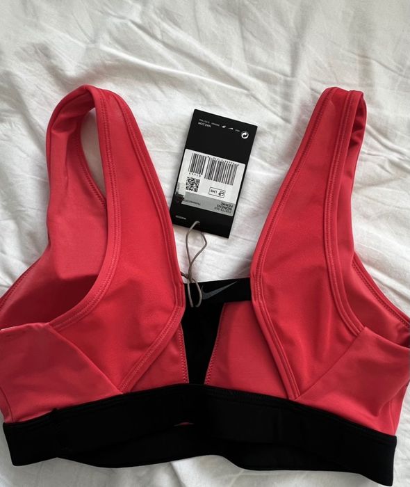 Чисто ново спортно бюстие Nike