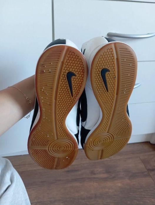 Adidași Nike noi