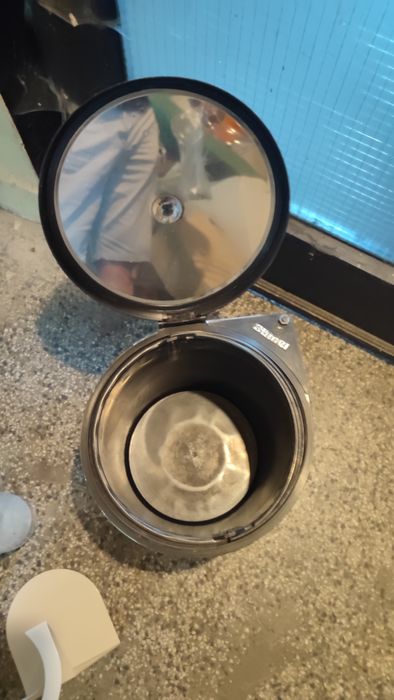 Комплект
Кофа за шкаф
Дозатор за зърнени закуски
Салфетник