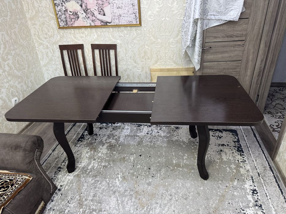 Продам стол со стульями. Торг возможен