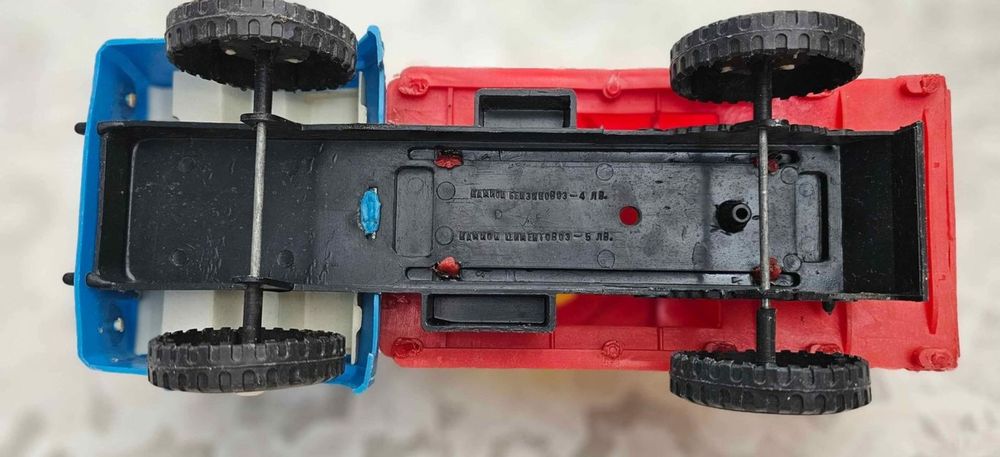 Български играчка/Ретро камион/Бензиновоз