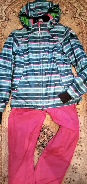 Костюм лыжный в отличном состоянии