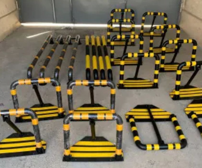 Все для стоянки парковки гаража двора.