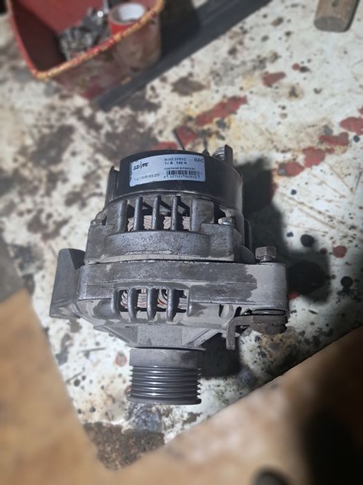 Продам б/у генератор на ваз 140А