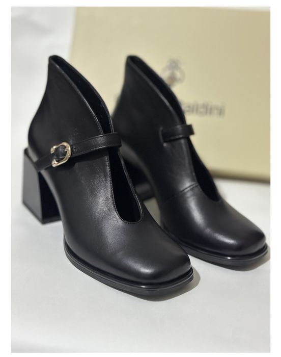 Продам черные ботильоны