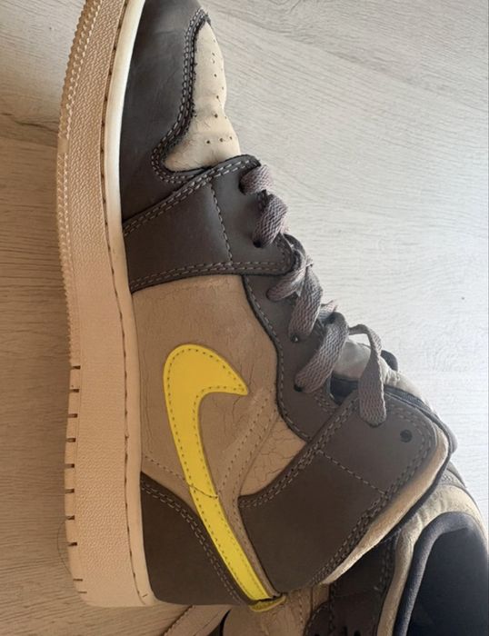 Air jordan 1 mid “Gun Smoke Volt” ediție limitată