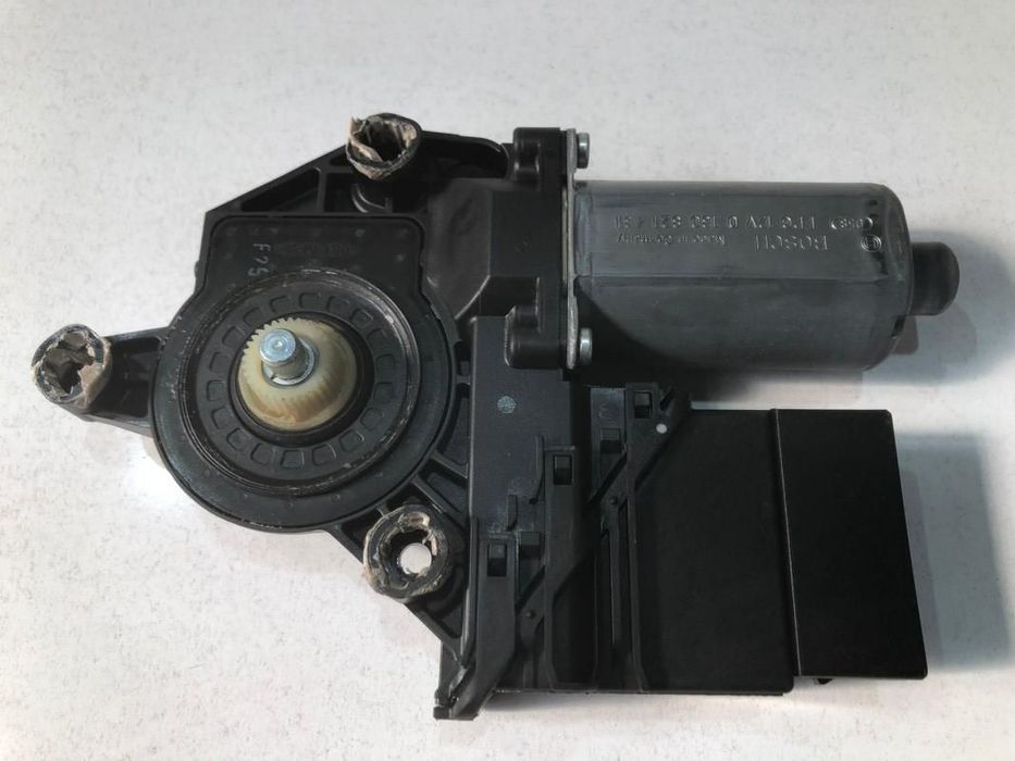 Motoras macara geam stanga spate 5m0839401f Volkswagen VW Golf Plus 2