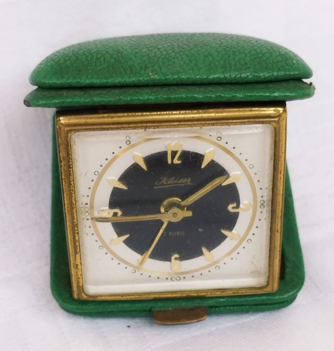 Ceas de masă mecanic Kaiser vintage cu 2 rubine.