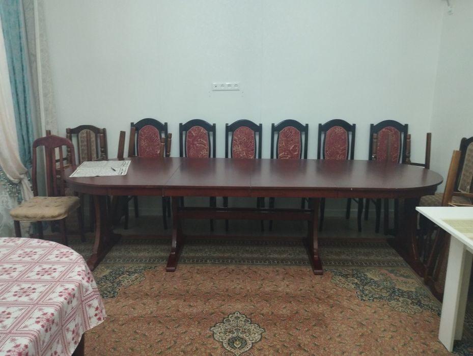 Стол, стулья в хорошем состоянии