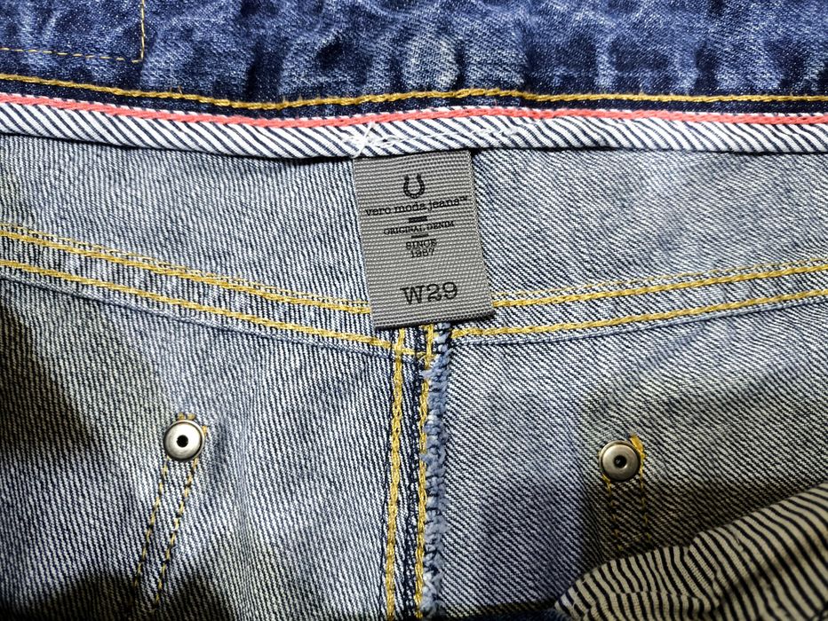 Продам женские шорты и юбку. Размер М-Л