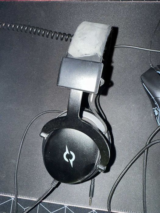 PS4 Pro 1TB + 10 jocuri si 2 controllere, stare foarte buna