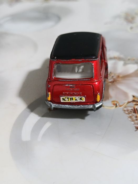 Auctions | Dinky Toys 183 Morris Mini Minor  Automatic  A Pair 1 Metallic Red