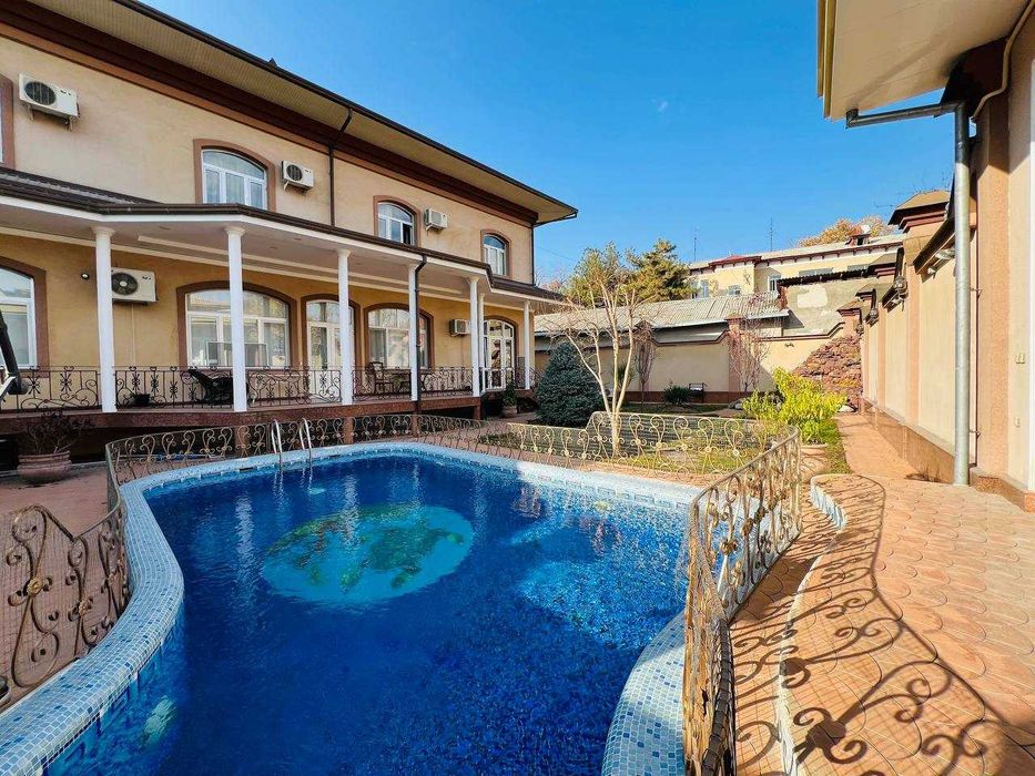 Аренда дома на Ивлиева  7 соток 8 комнат 5000 у.е