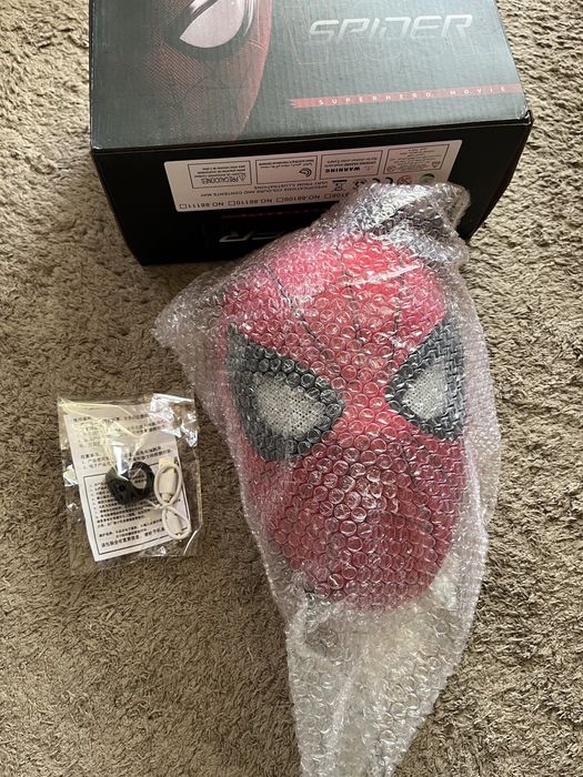 Интерактивна маска Spider-Man със светещи очи и дистанционно