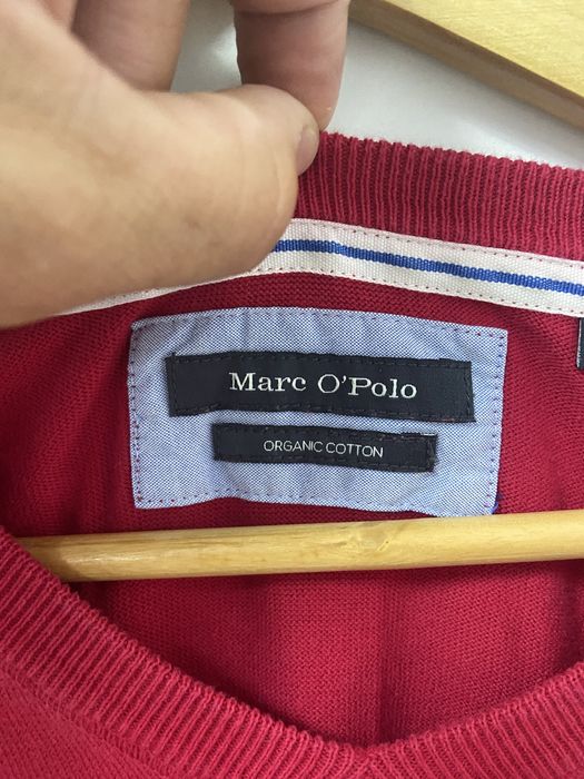 Pulovar rosu purtat de 2-3 ori