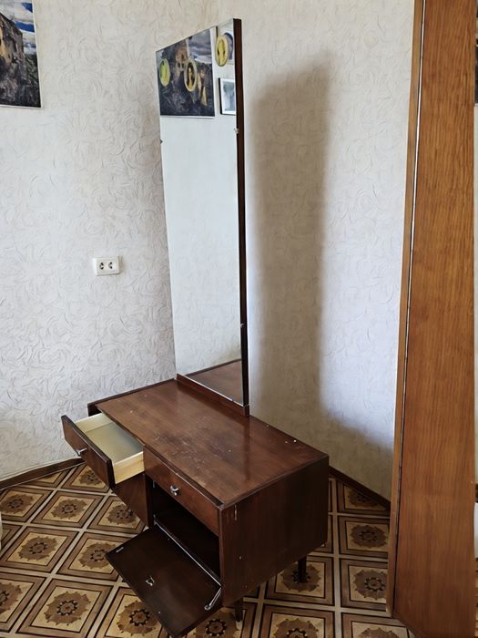 Трюмо не дорого.