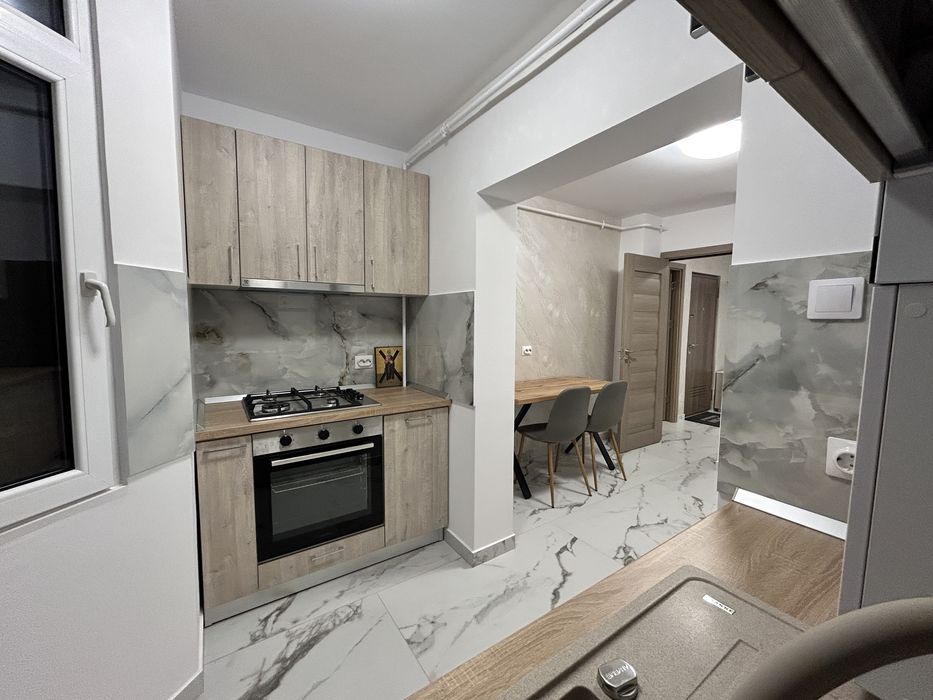 De inchiriat apartament 2 camere decomandat . Recent renovat.