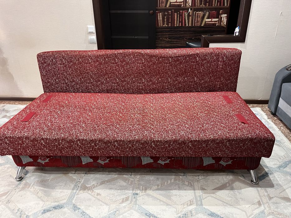 Отдам диван в нормальном состоянии