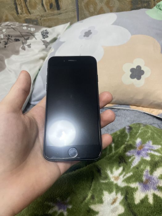 Продам черный айфон  7