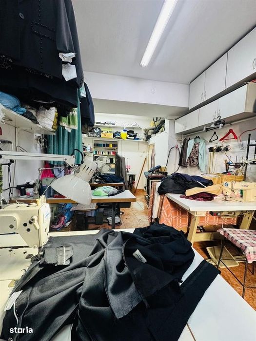 Spatiu comercial la demisol Central cu boxa