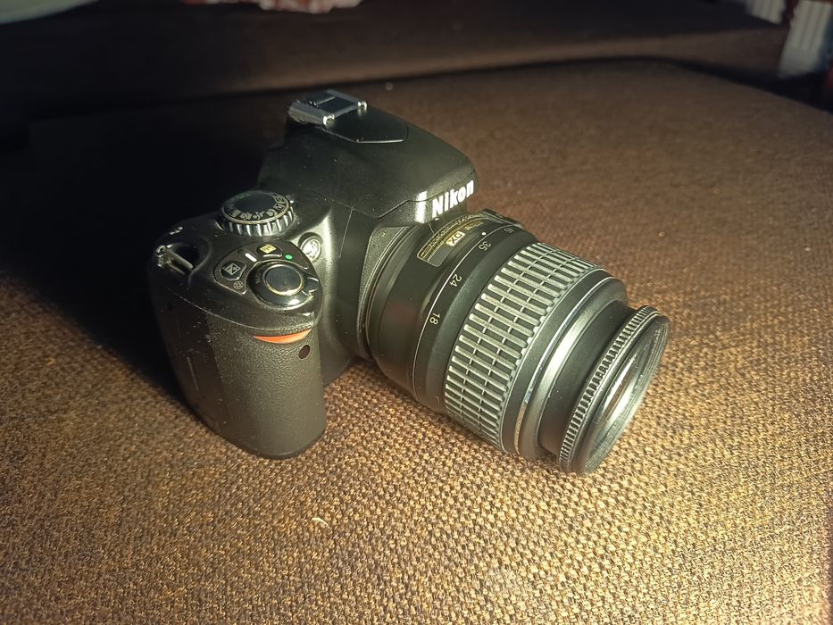 Nikon D40 + obiectiv 18–55mm + multe accesorii – KIT FOTO COMPLET