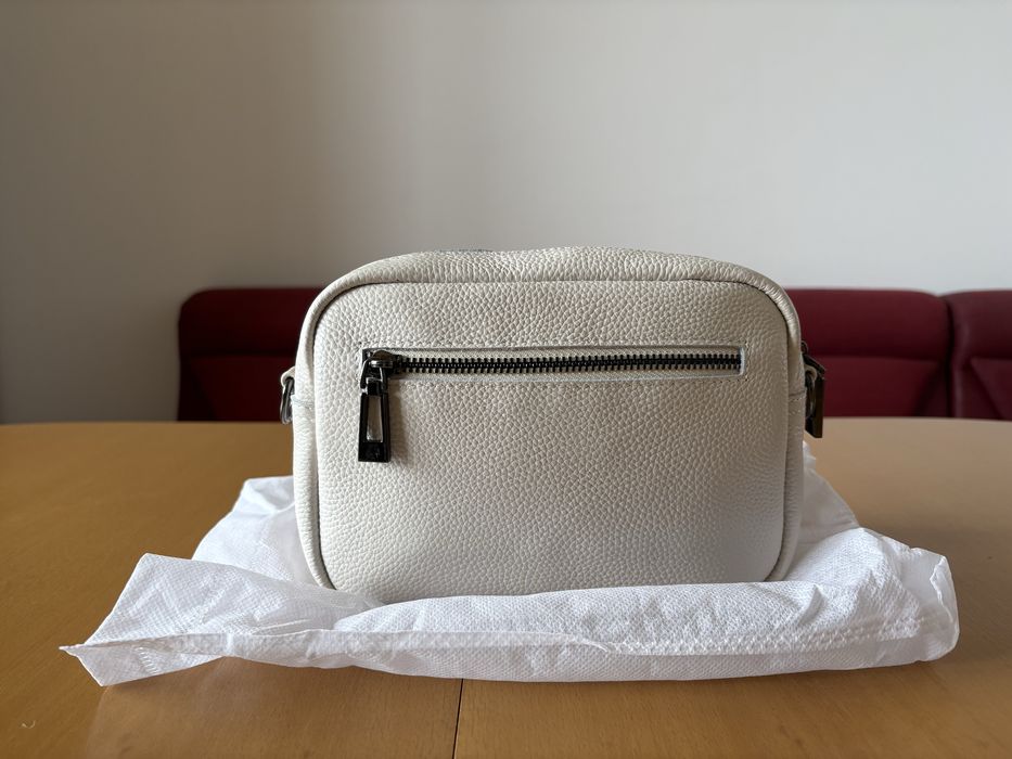 Чанта за през рамо от естествена кожа  - бял и черен цвят